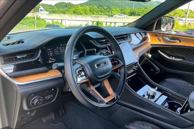Used 2022 Jeep Grand Cherokee Summit AWD/4WD image 14