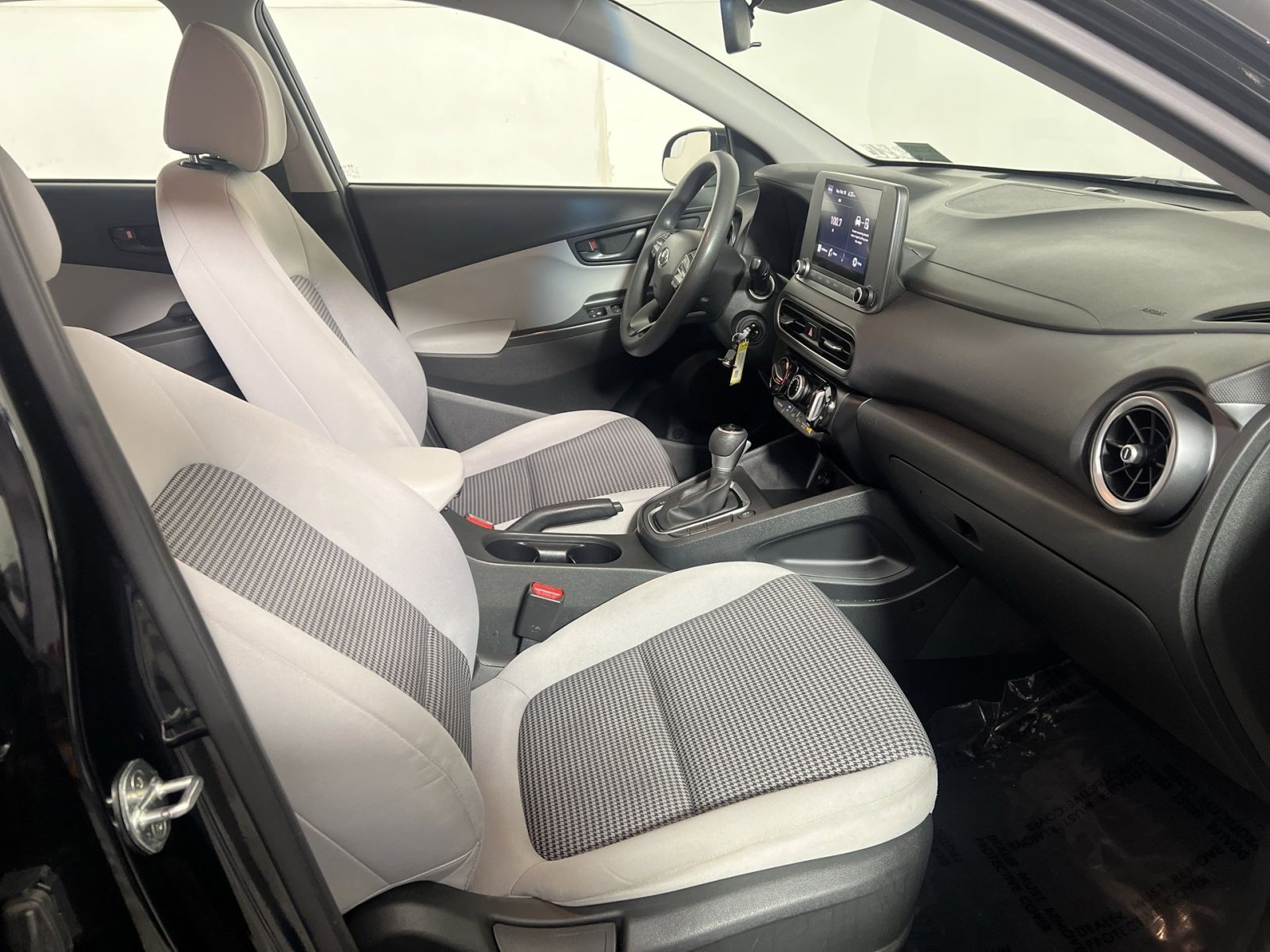 Used 2022 Hyundai Kona SE image 24