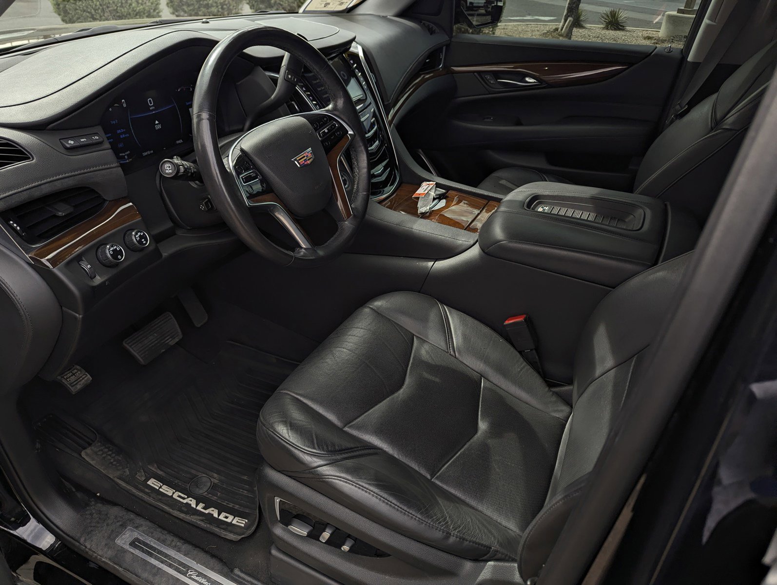 Used 2020 Cadillac Escalade Luxury w/ Escalade Sport Edition AWD/4WD image 10