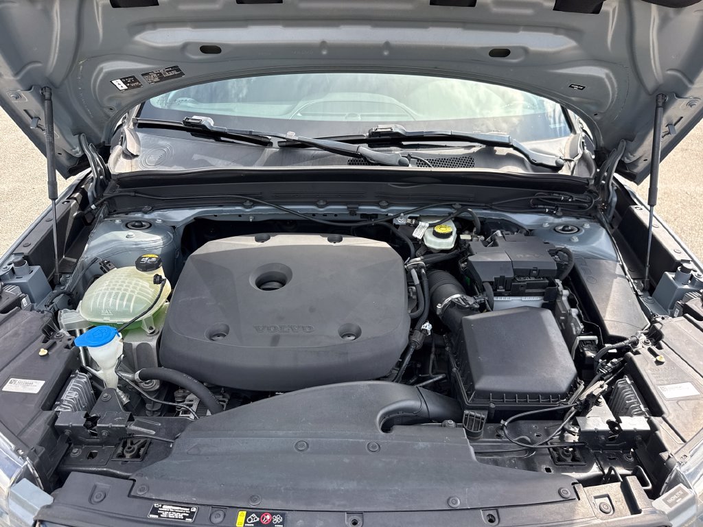 Used 2020 Volvo XC40 T4 R-Design FWD image 28