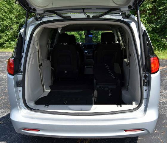 Used 2022 Chrysler Voyager LX FWD image 39