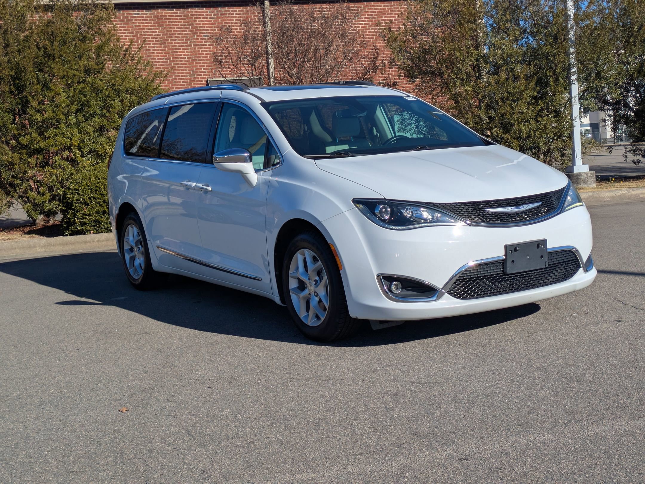 Used 2020 Chrysler Pacifica Limited image 7