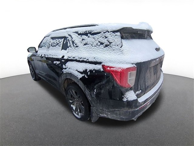 Certified 2021 Ford Explorer XLT w/ Equipment Group 202A image 3