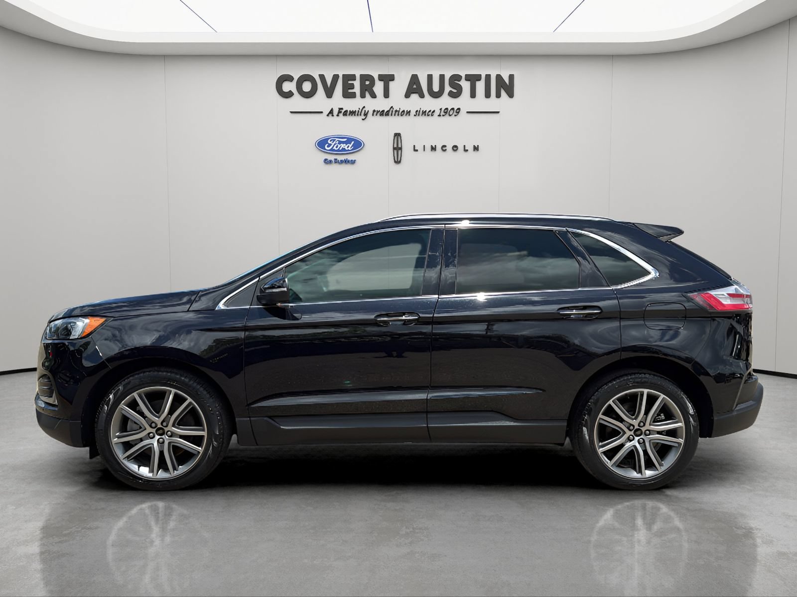 Certified 2023 Ford Edge Titanium AWD/4WD image 2