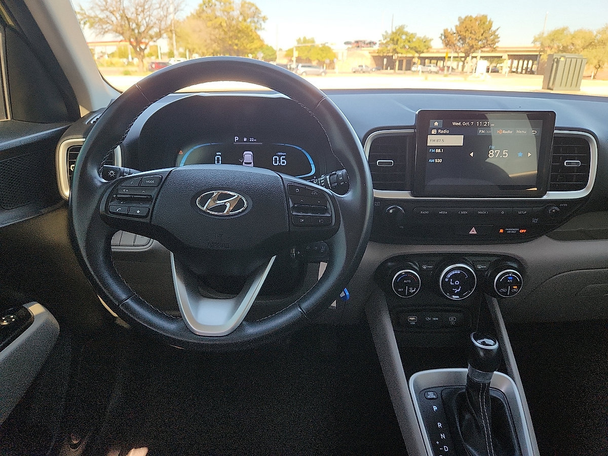 Used 2023 Hyundai Venue SEL FWD image 7