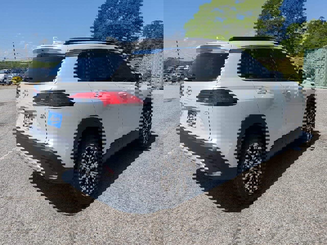 Used 2023 Toyota Corolla Cross XLE w/ Convenience Package image 4