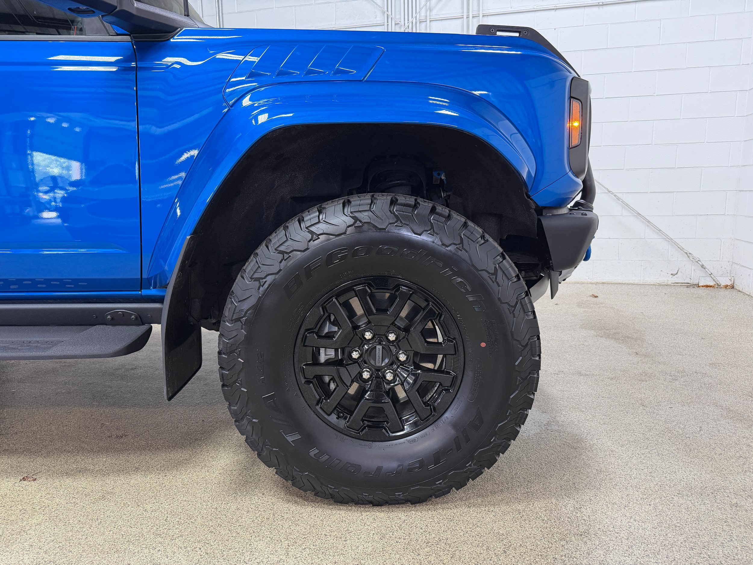Certified 2024 Ford Bronco Raptor w/ Interior Carbon Fiber Pack 6 AWD/4WD image 36