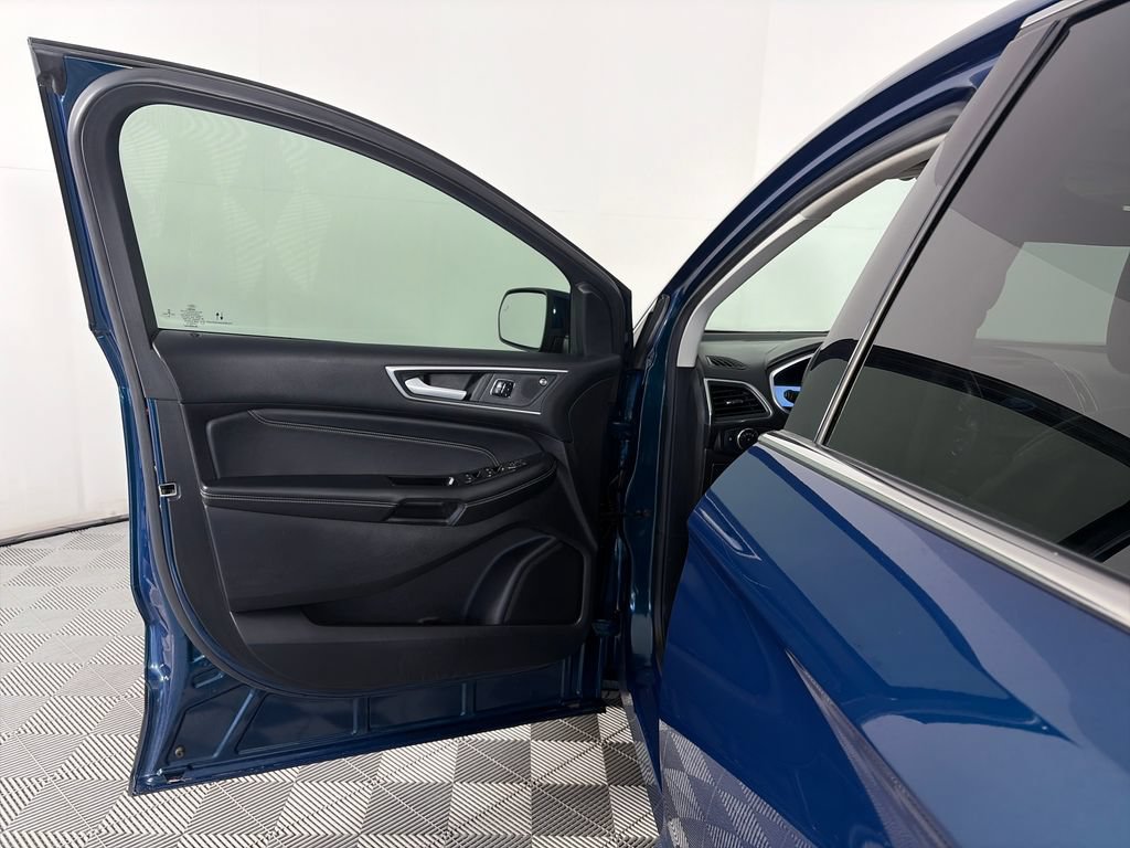 Certified 2020 Ford Edge Titanium AWD/4WD image 10
