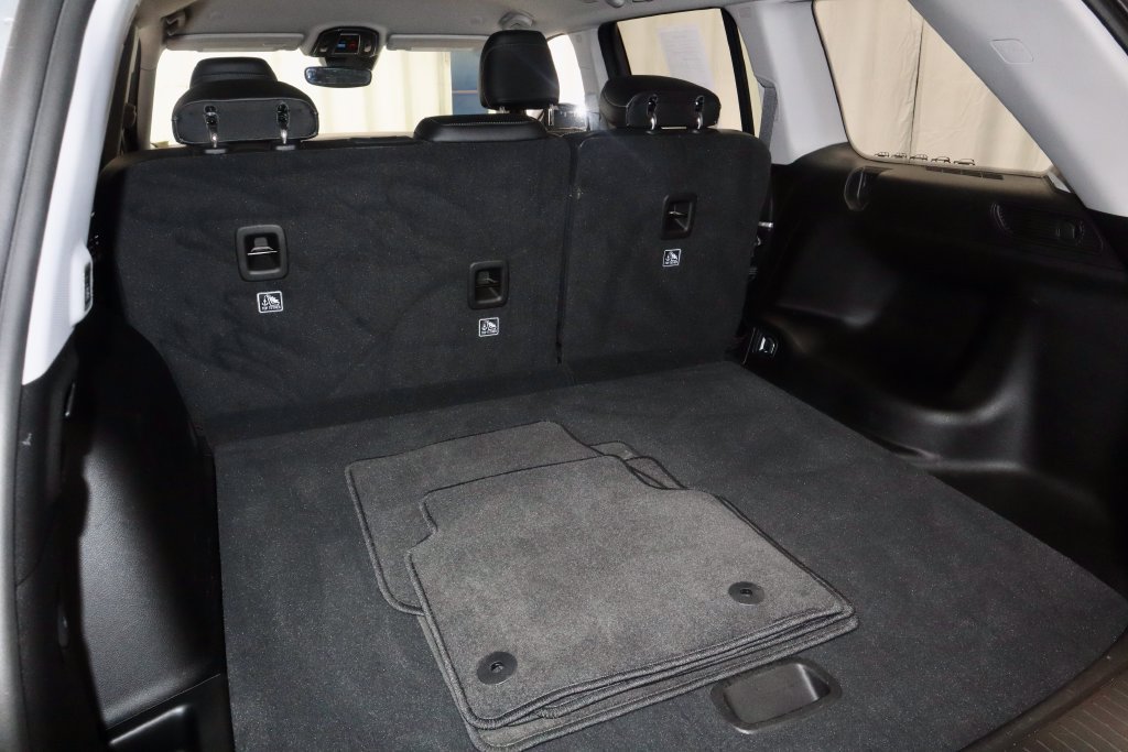 Used 2024 Jeep Grand Cherokee Limited w/ Trailer Tow Package AWD/4WD image 15