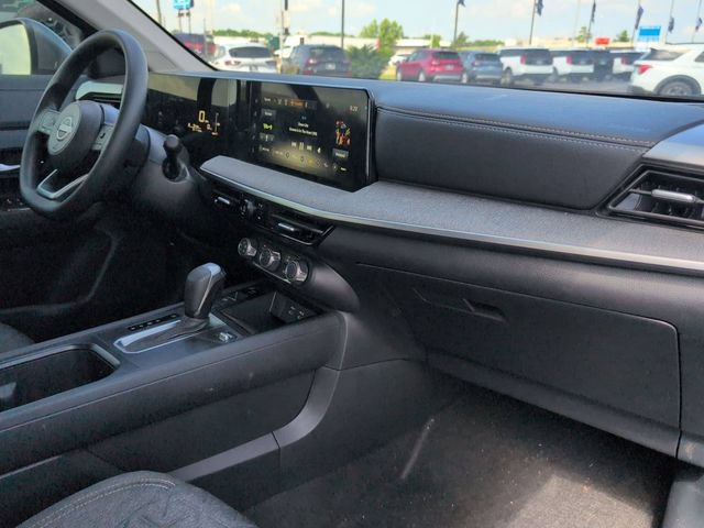 Used 2025 Nissan Kicks SV FWD image 19