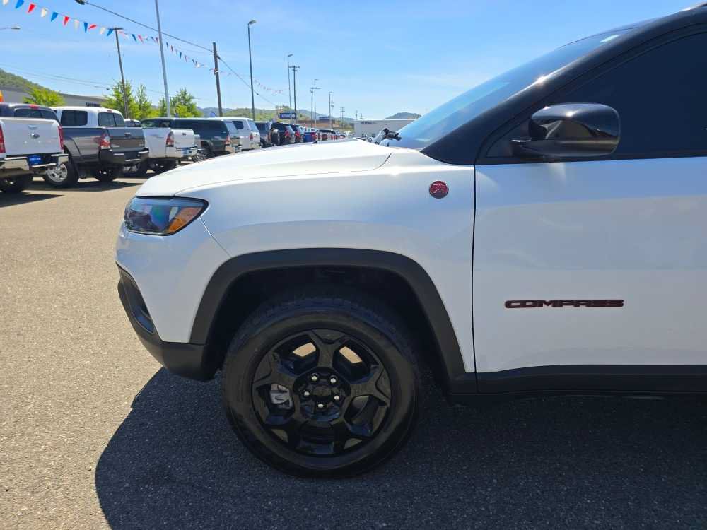 Used 2023 Jeep Compass Trailhawk w/ Trailhawk Convenience Group AWD/4WD image 18