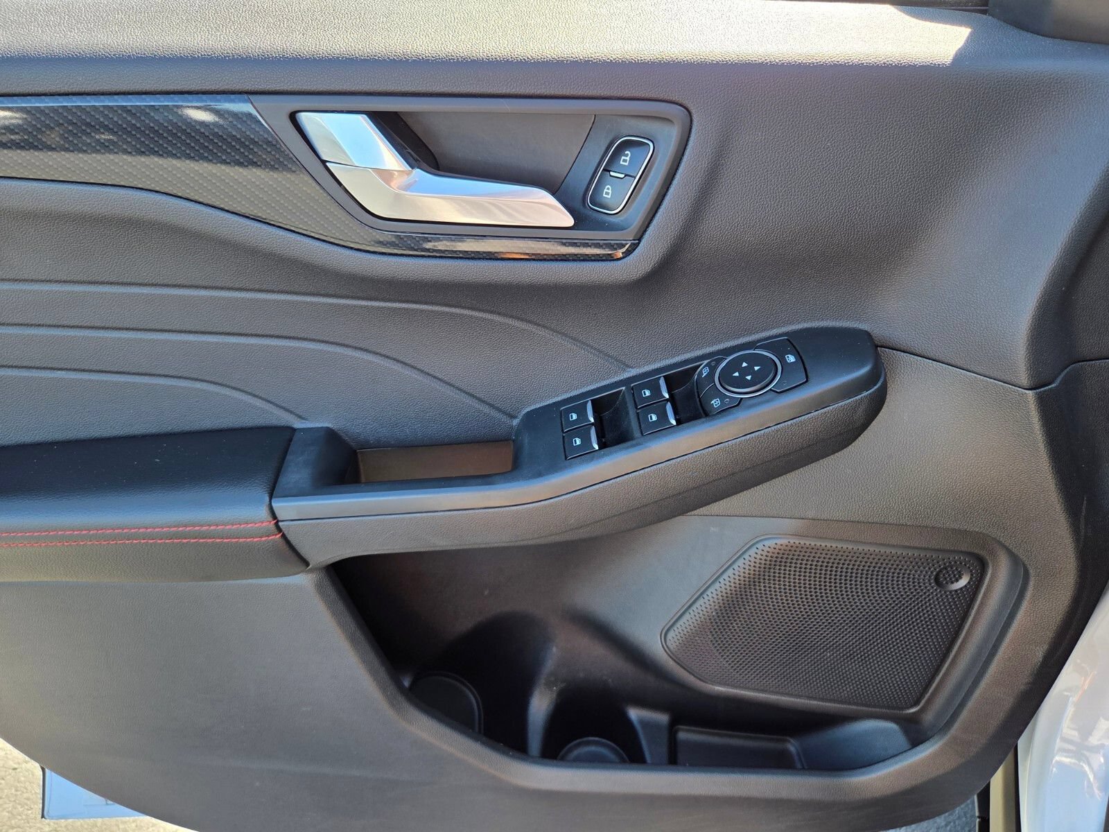Certified 2025 Ford Escape ST-Line FWD image 17