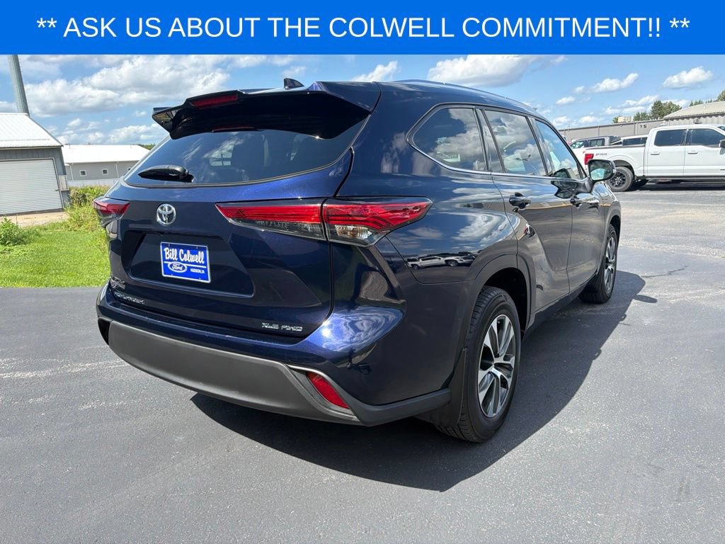 Used 2021 Toyota Highlander XLE AWD/4WD image 4