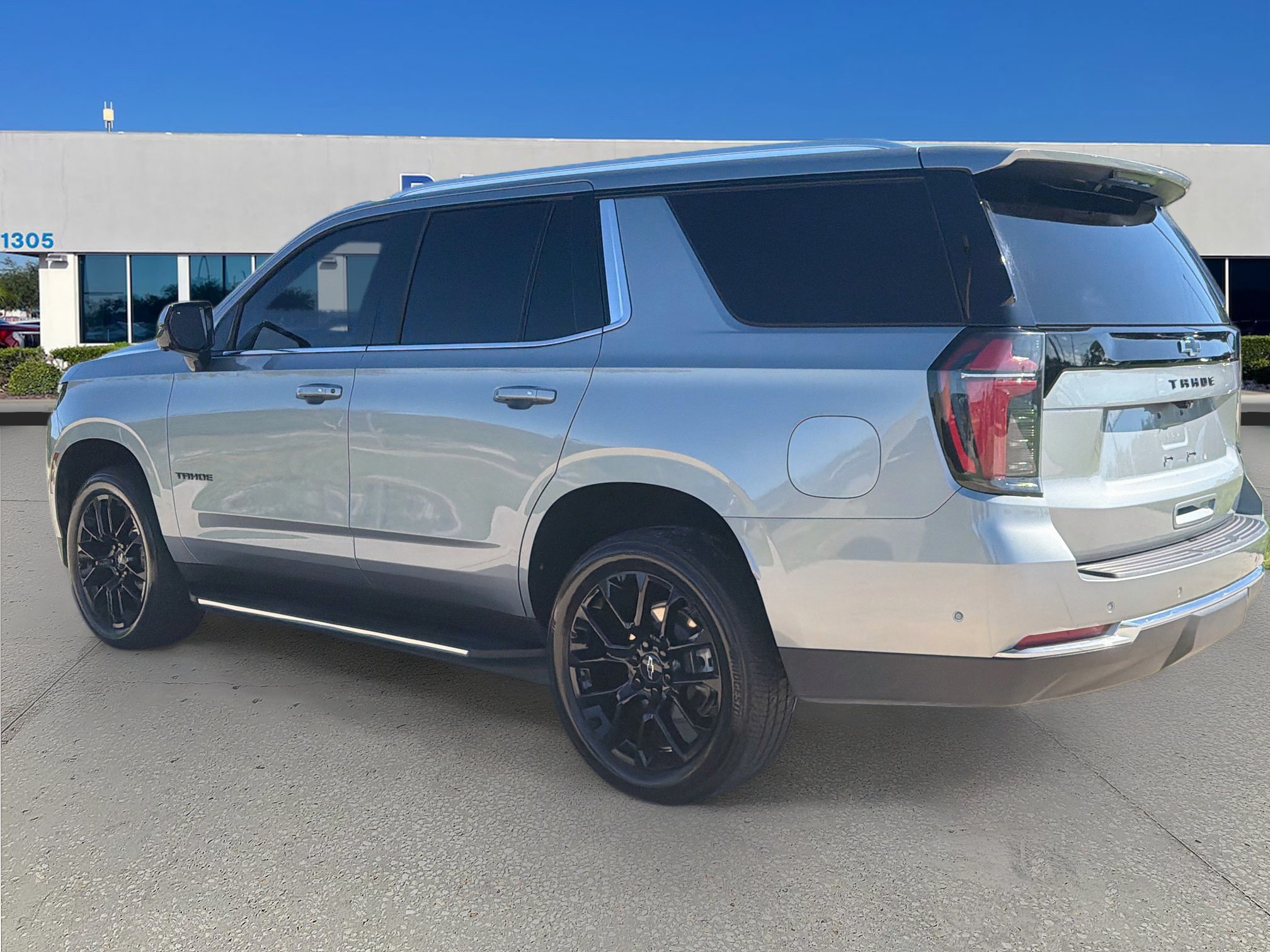 Used 2025 Chevrolet Tahoe LS AWD/4WD image 5