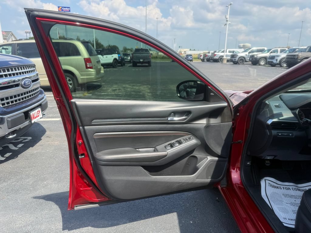 Used 2020 Nissan Altima 2.5 SR w/ Premium Package FWD image 17