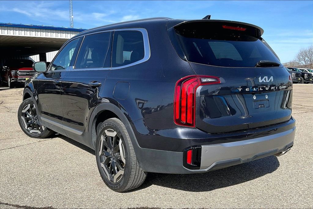 Used 2025 Kia Telluride S image 2