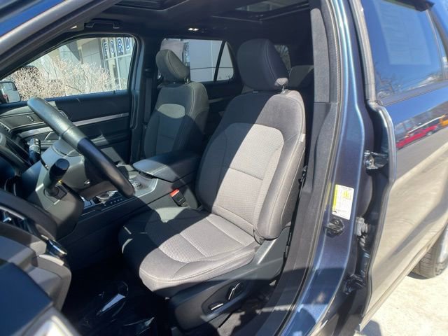Certified 2018 Ford Explorer XLT w/ Equipment Group 201A AWD/4WD image 16