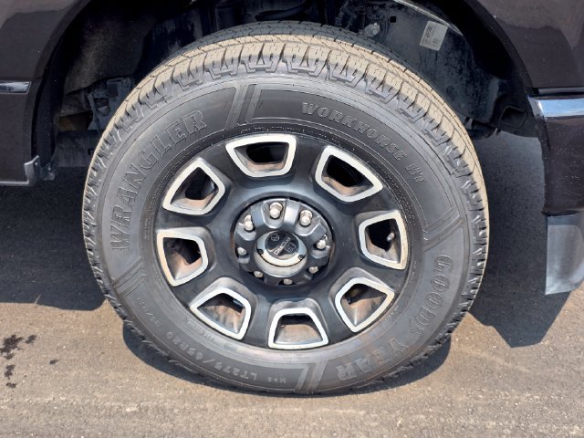 Certified 2024 Ford F250 Platinum w/ FX4 Off-Road Package AWD/4WD image 6