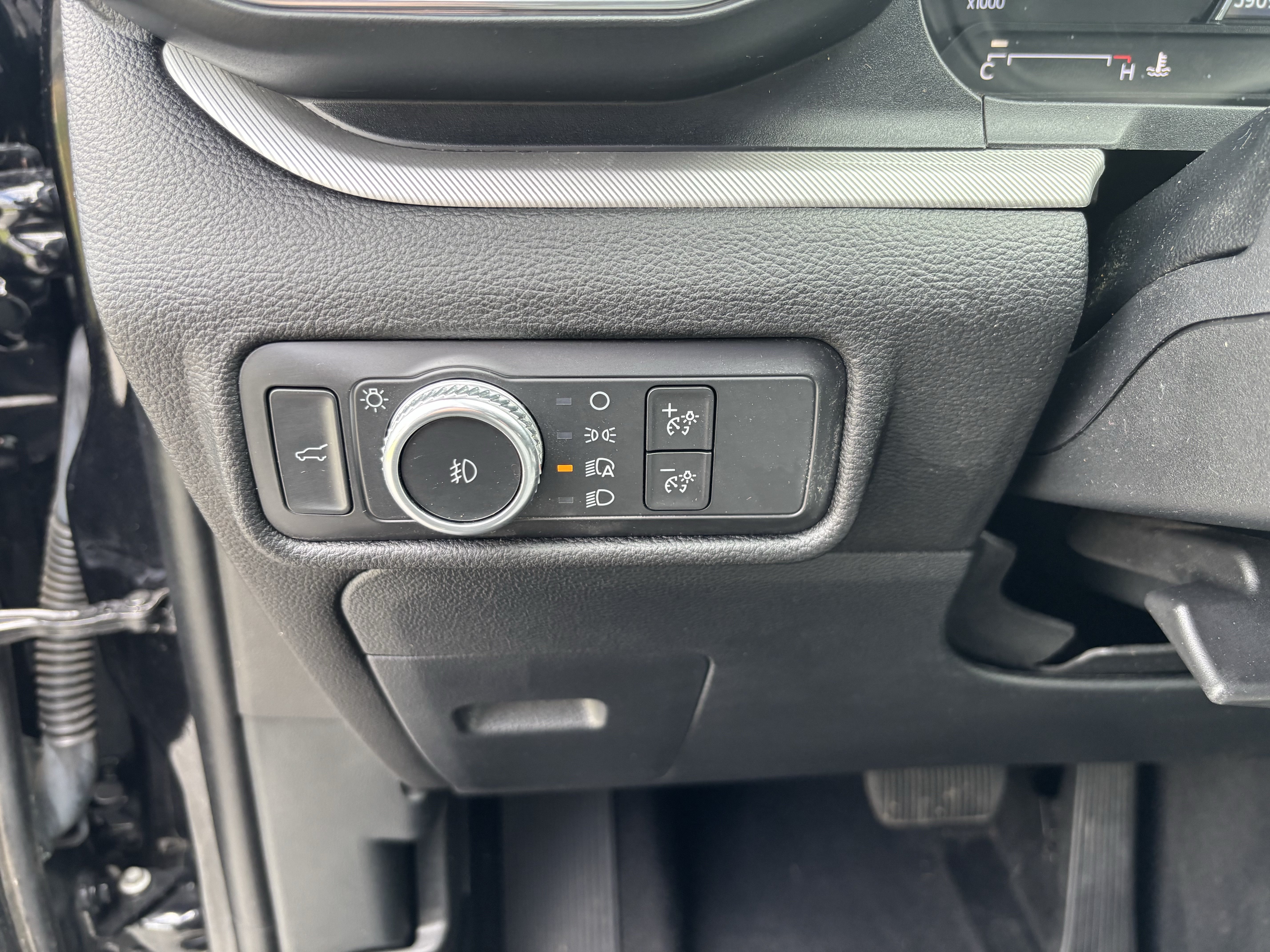Certified 2021 Ford Explorer XLT w/ Equipment Group 202A AWD/4WD image 15