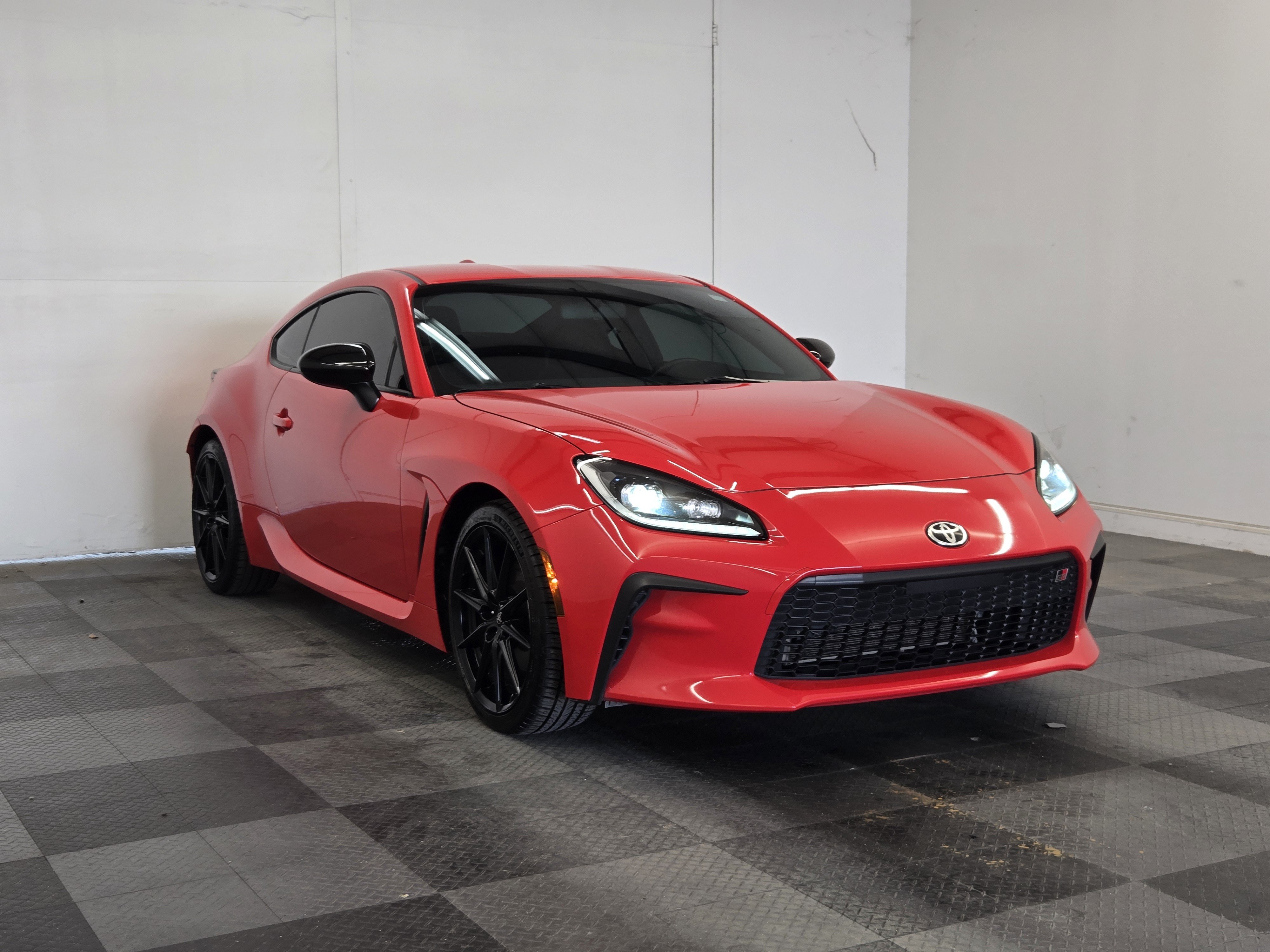 Used 2023 Toyota GR86 Premium w/ ALL Weather Mat Package (TMS) RWD image 2