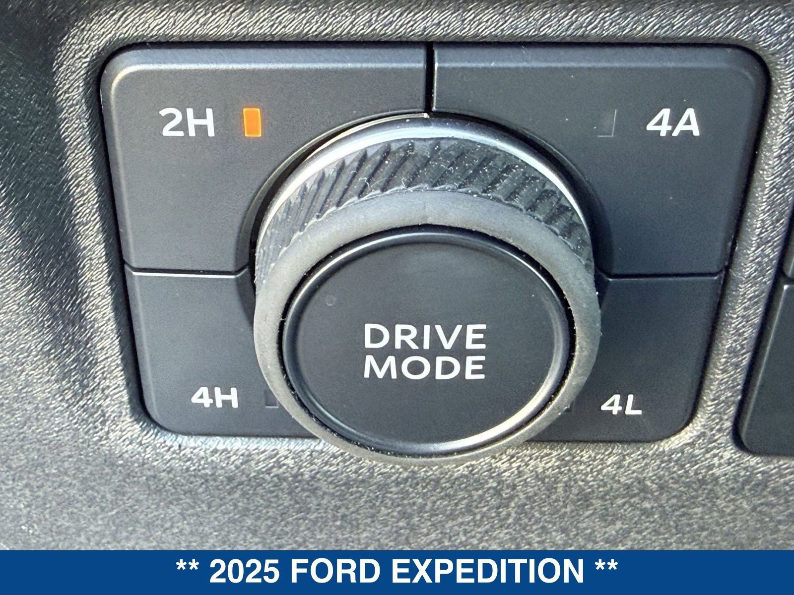 Certified 2025 Ford Expedition Active image 36