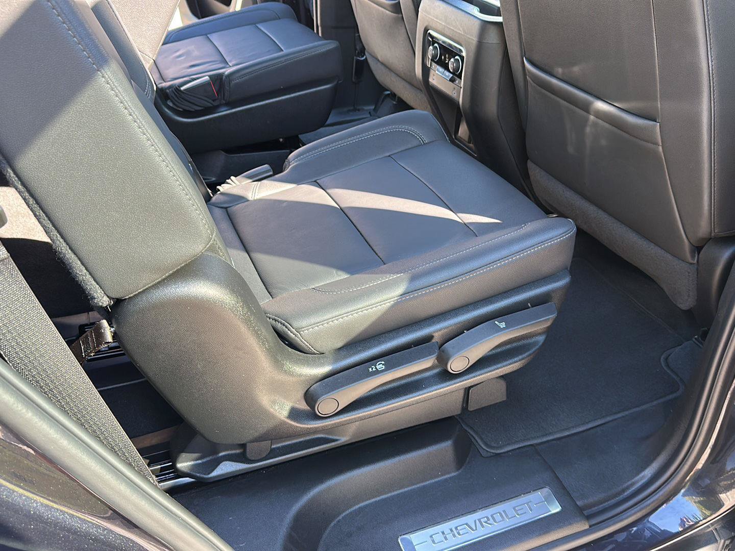 Used 2023 Chevrolet Tahoe Z71 w/ Luxury Package AWD/4WD image 28