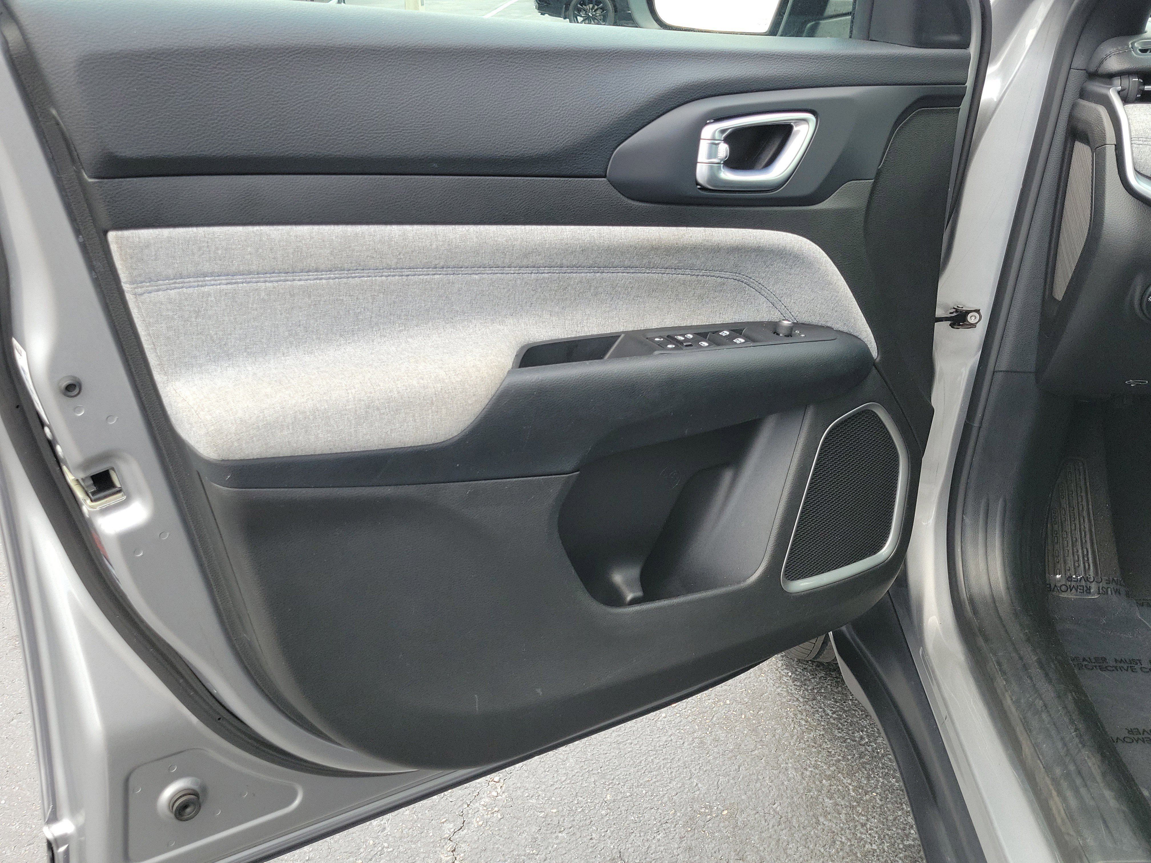 Used 2024 Jeep Compass Latitude AWD/4WD image 19