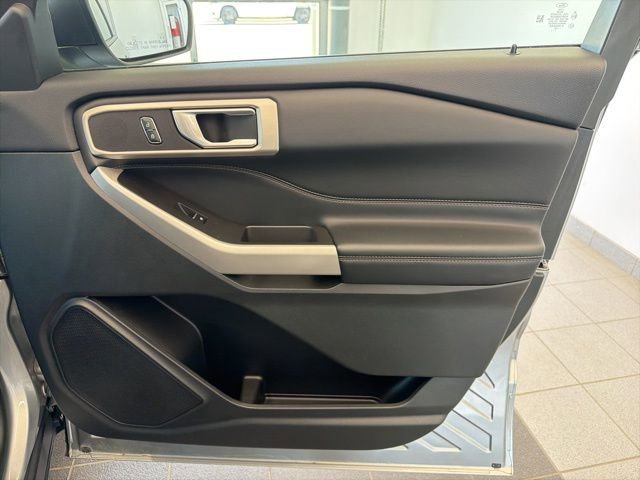 Certified 2023 Ford Explorer XLT w/ Equipment Group 202A image 14