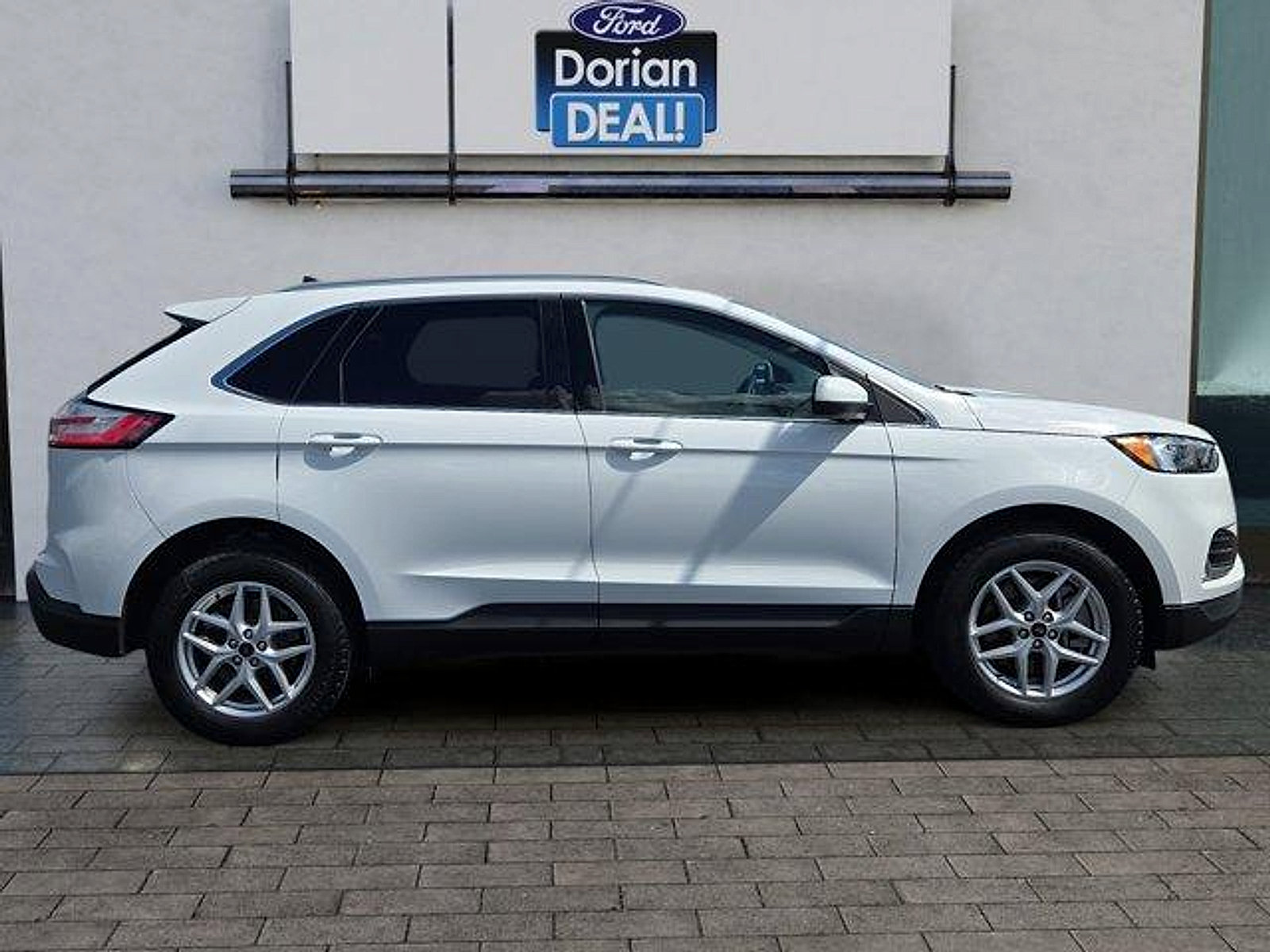 Certified 2024 Ford Edge SEL w/ Convenience Package AWD/4WD image 2