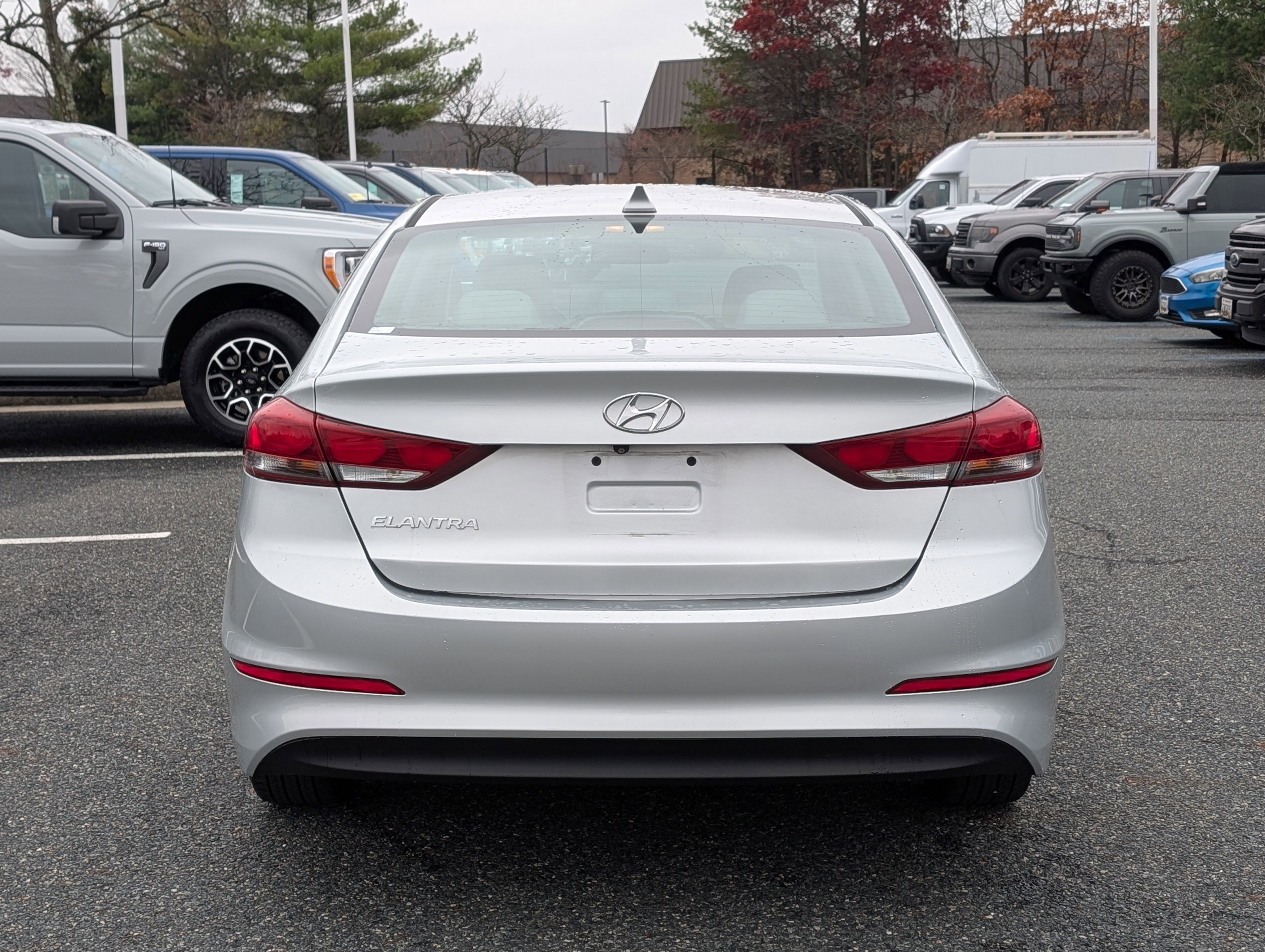 Used 2017 Hyundai Elantra SE image 4