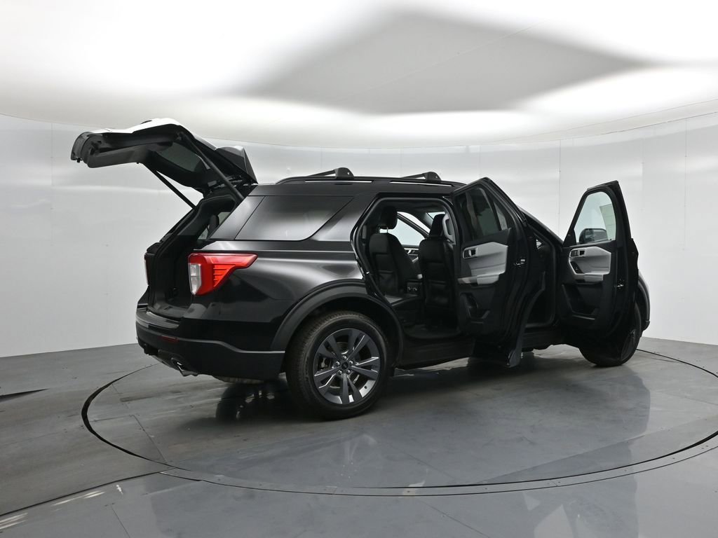 Certified 2023 Ford Explorer XLT w/ Equipment Group 202A image 6