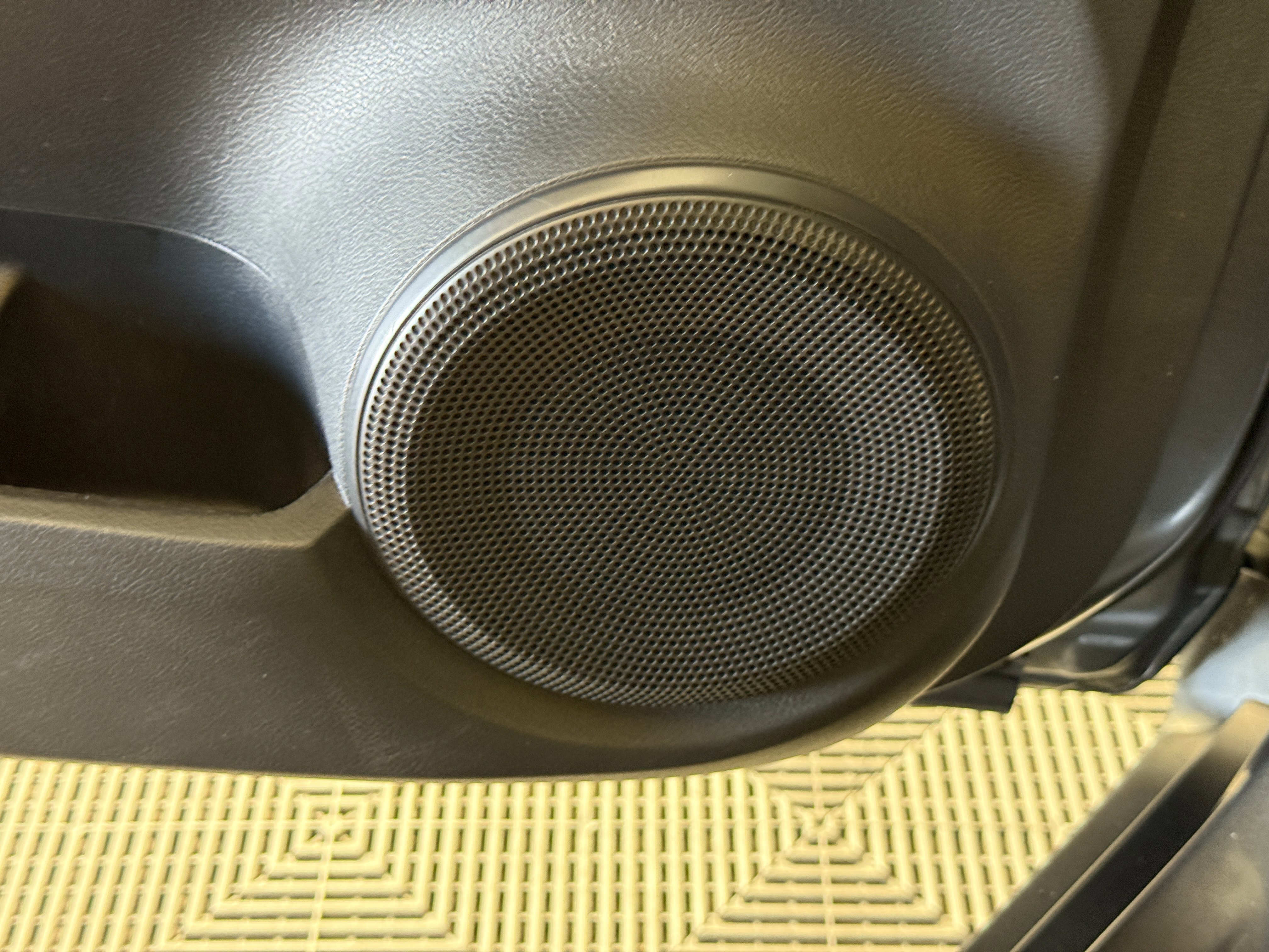 Used 2021 Nissan Kicks SR w/ Interior Electronics Package image 16