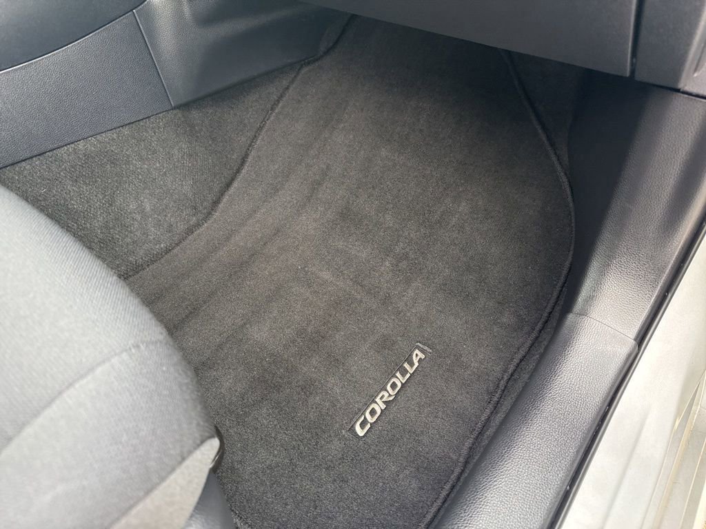Used 2022 Toyota Corolla LE image 47