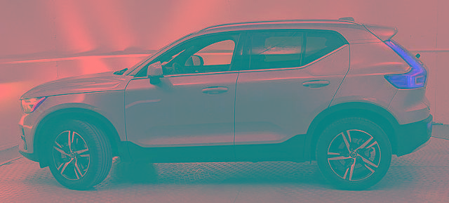 Used 2024 Volvo XC40 B5 Core image 2