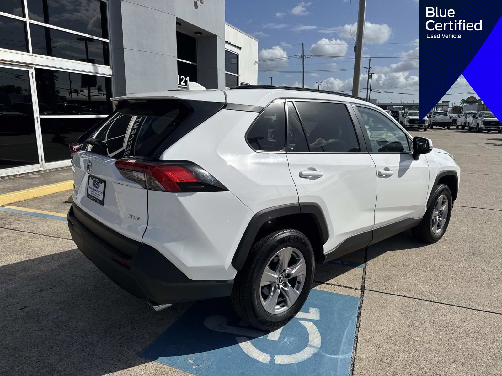 Used 2025 Toyota RAV4 XLE w/ Weather Package FWD image 10