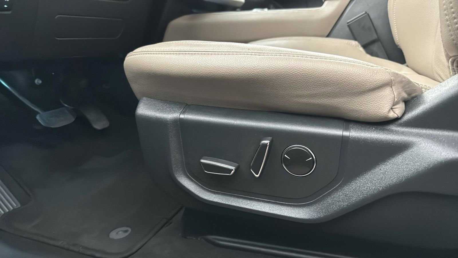 Certified 2024 Ford Expedition Max Limited image 11