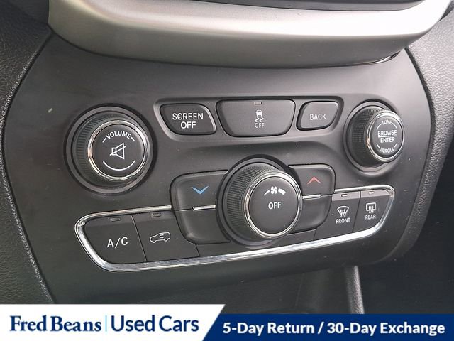 Used 2018 Jeep Cherokee Latitude Plus AWD/4WD image 23