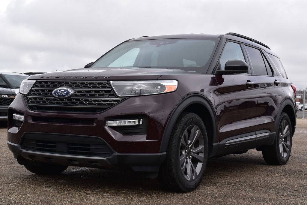 Certified 2022 Ford Explorer XLT w/ Equipment Group 202A image 15