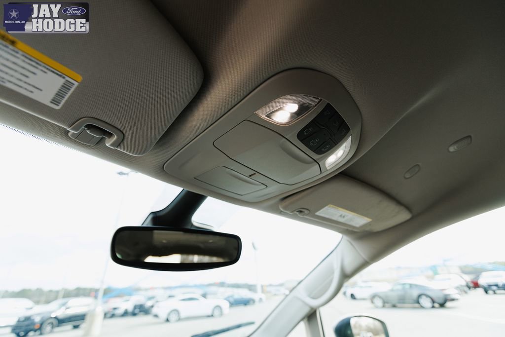 Used 2023 Chrysler Voyager LX image 42