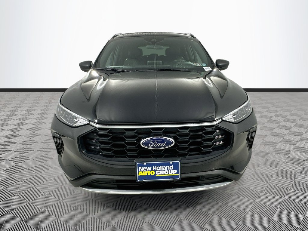 Certified 2025 Ford Escape ST-Line AWD/4WD image 2