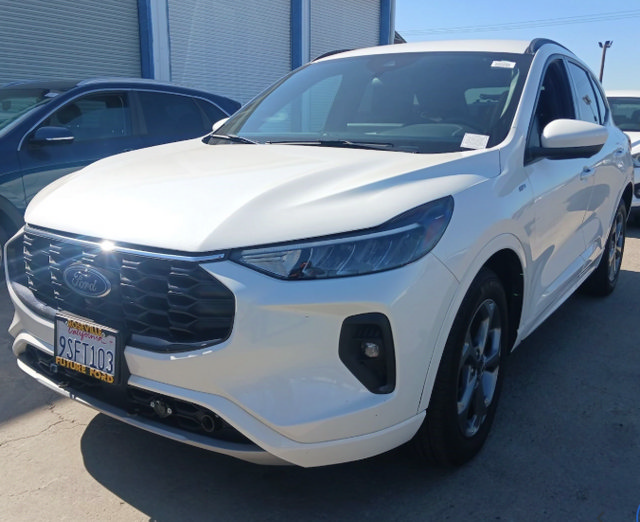 Certified 2023 Ford Escape ST-Line Select w/ Tech Pack #2 AWD/4WD image 2