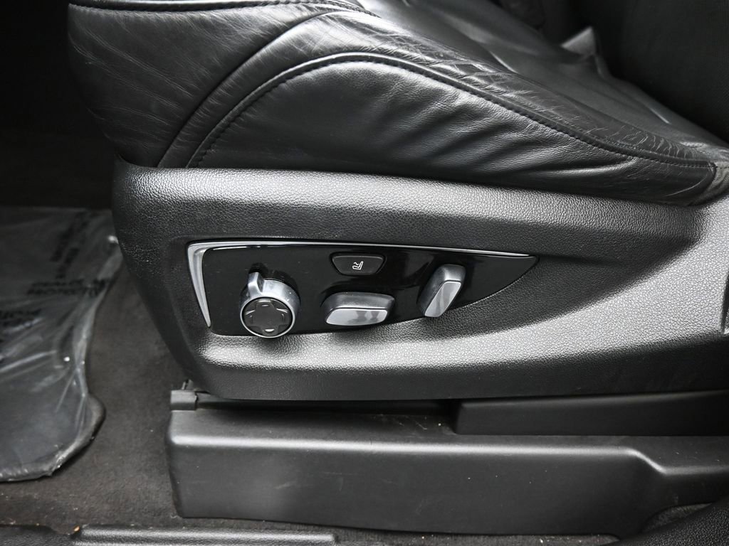 Used 2020 Cadillac Escalade Platinum image 39