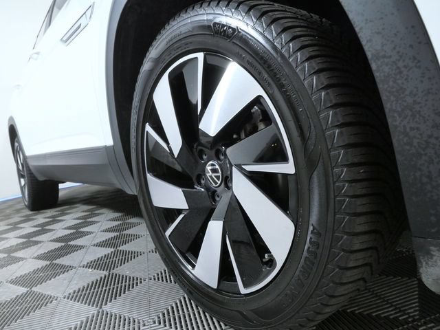 Used 2024 Volkswagen Atlas Cross Sport SE AWD/4WD image 2