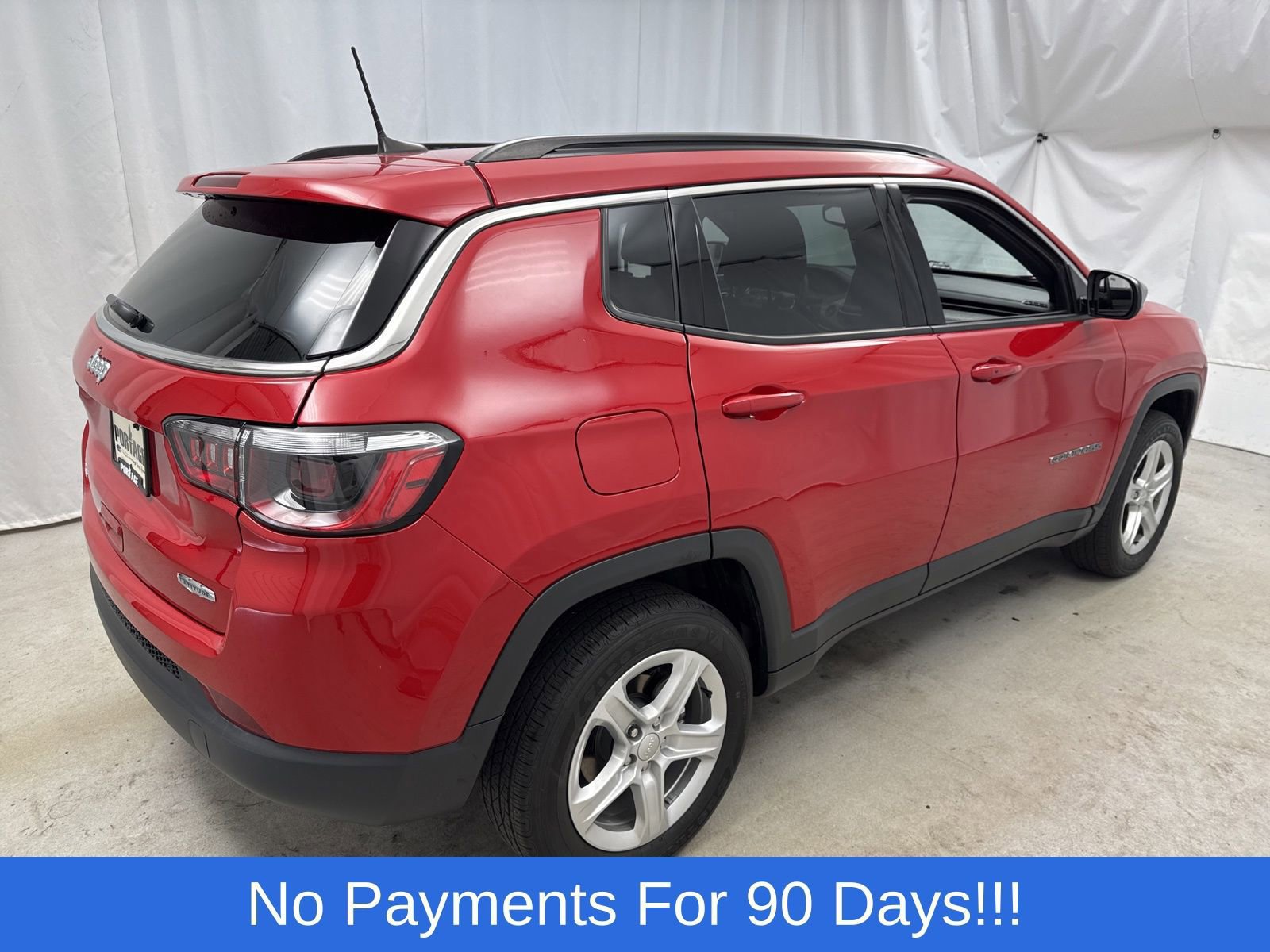 Used 2023 Jeep Compass Latitude image 2