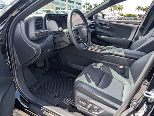 Used 2025 Toyota Crown Signia XLE image 6