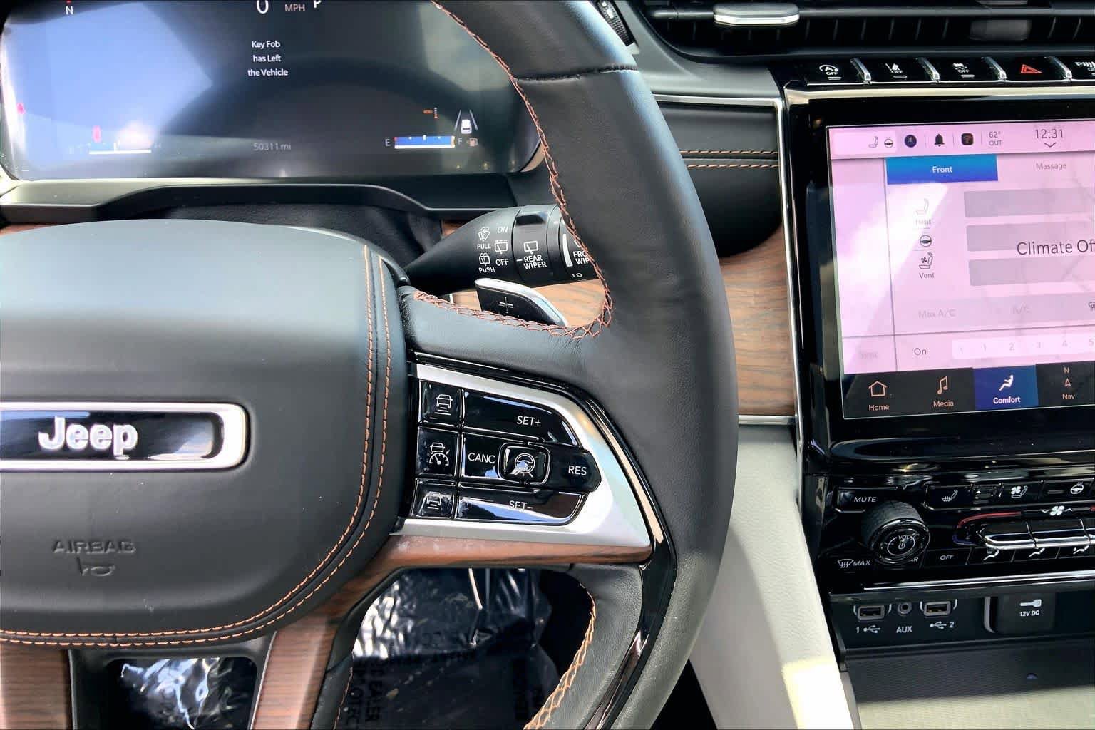 Used 2023 Jeep Grand Cherokee L Summit w/ Luxury Tech Group V AWD/4WD image 38