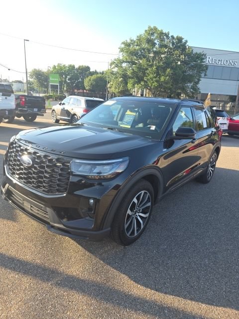 Certified 2025 Ford Explorer ST-Line RWD image 4