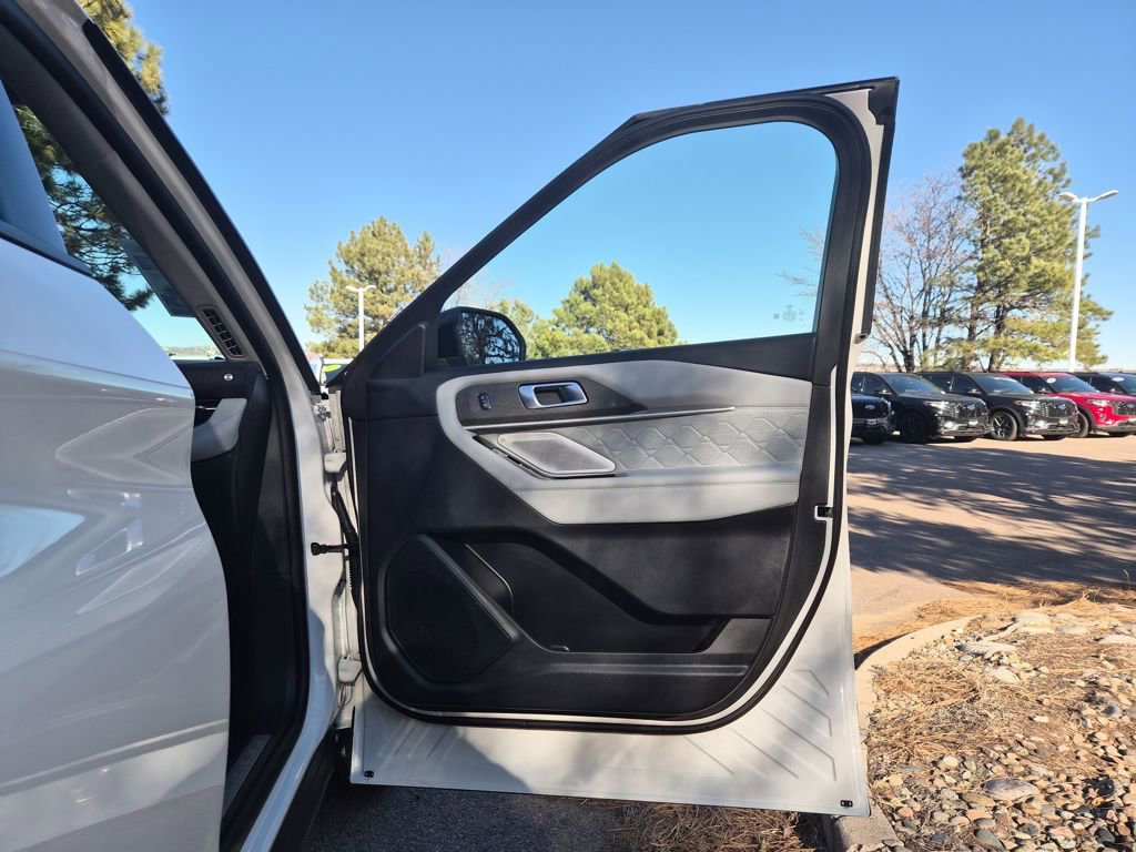 Certified 2025 Ford Explorer Platinum w/ LUX Leather Package image 32