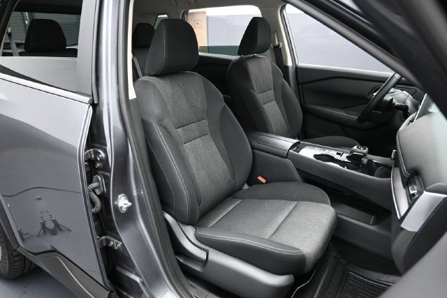Used 2025 Nissan Rogue SV FWD image 28