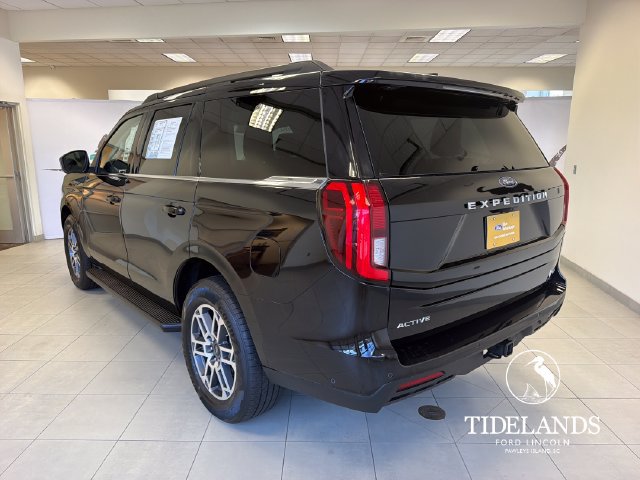 Certified 2025 Ford Expedition Active RWD image 6